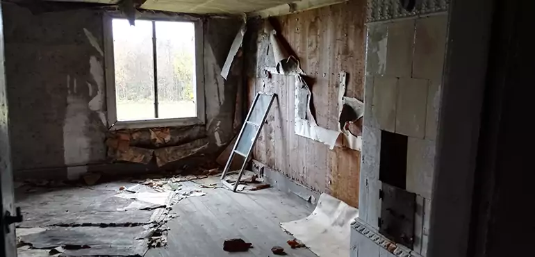 Why Selling a Distressed House Through Traditional Methods Fails in Peoria